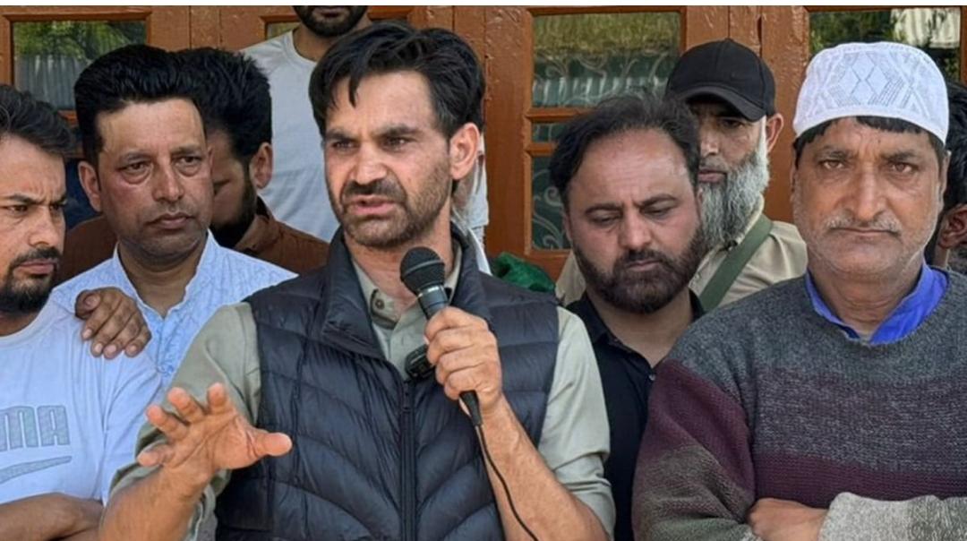 Leaders join South Kashmir’s paddy protest: ‘If govt needs it, use barren land’