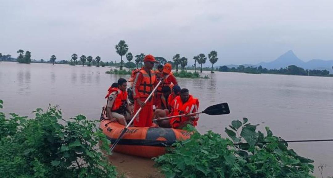 32,000 evacuated in Polavaram district as Godavari, Sabari begin to recede