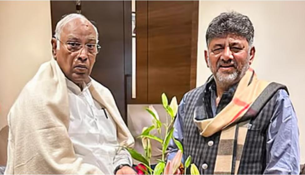 Karnataka Cabinet expansion | D K Shivakumar meets Mallikarjun Kharge; sources say minor rejig approved